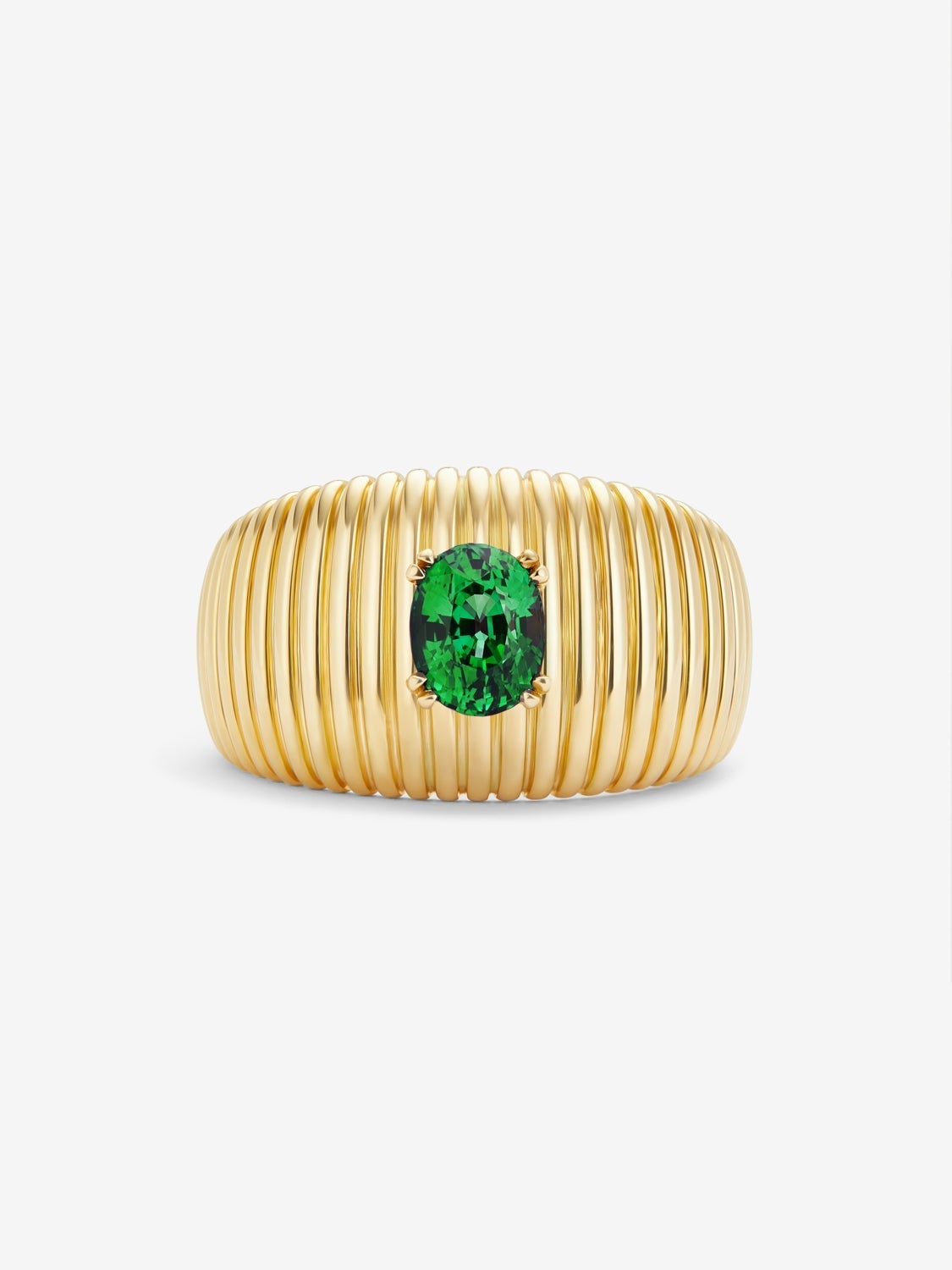 Anillo gallonado de oro amarillo de 18K con esmeralda en talla oval