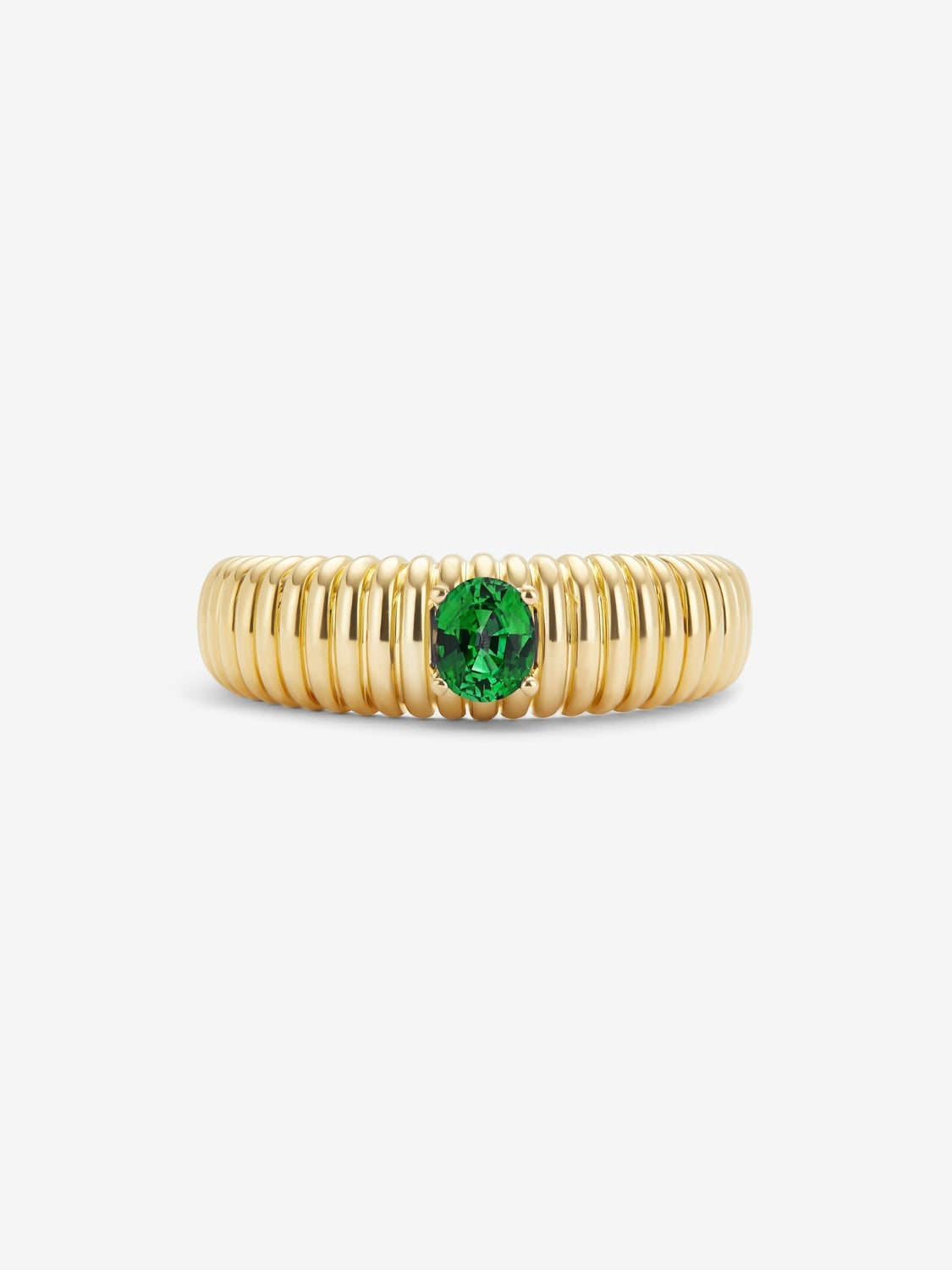 Anillo gallonado de oro amarillo de 18K con esmeralda verde en talla oval