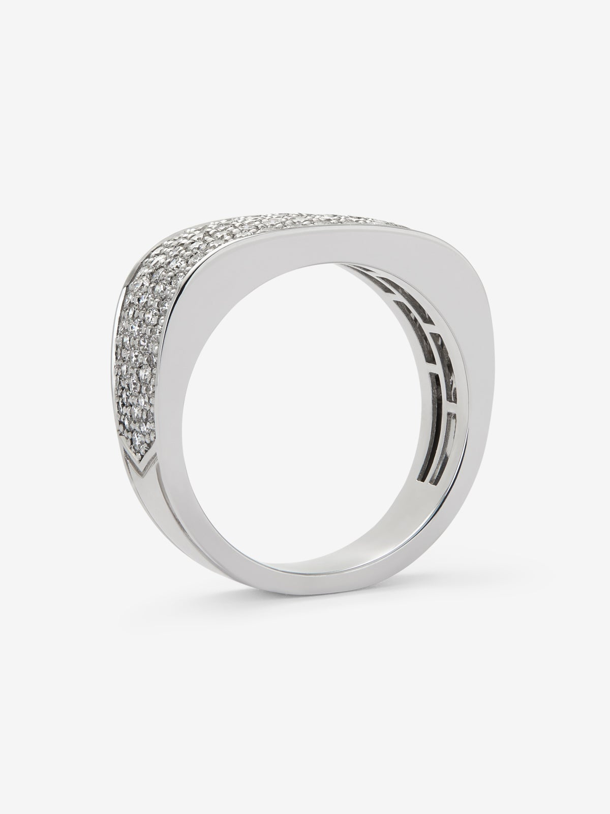 Anillo de oro blanco de 18K con pavé de diamantes en talla brillante