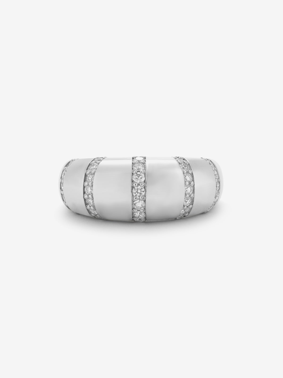 Anillo de oro blanco de 18K con pavé de diamantes en talla brillante
