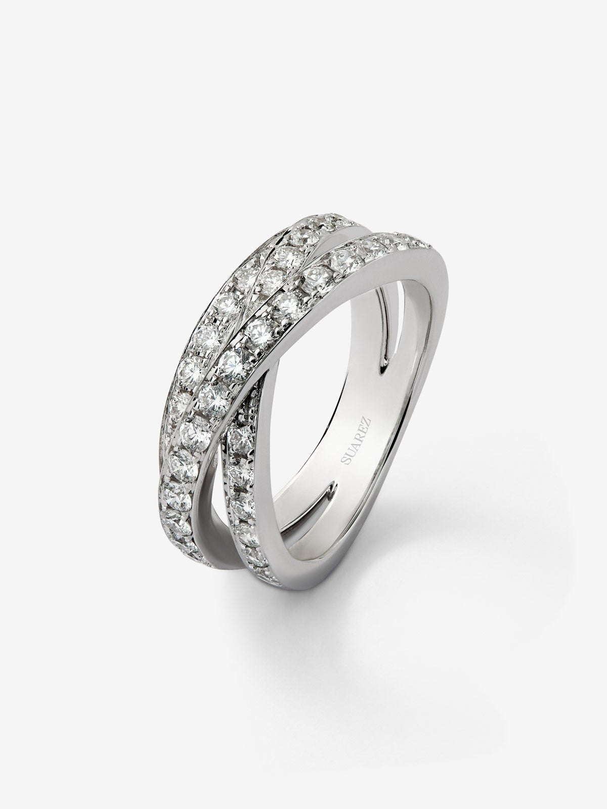 Anillo cruzado de oro blanco de 18K con 169 diamantes en talla brillante con un total de 1,4 cts