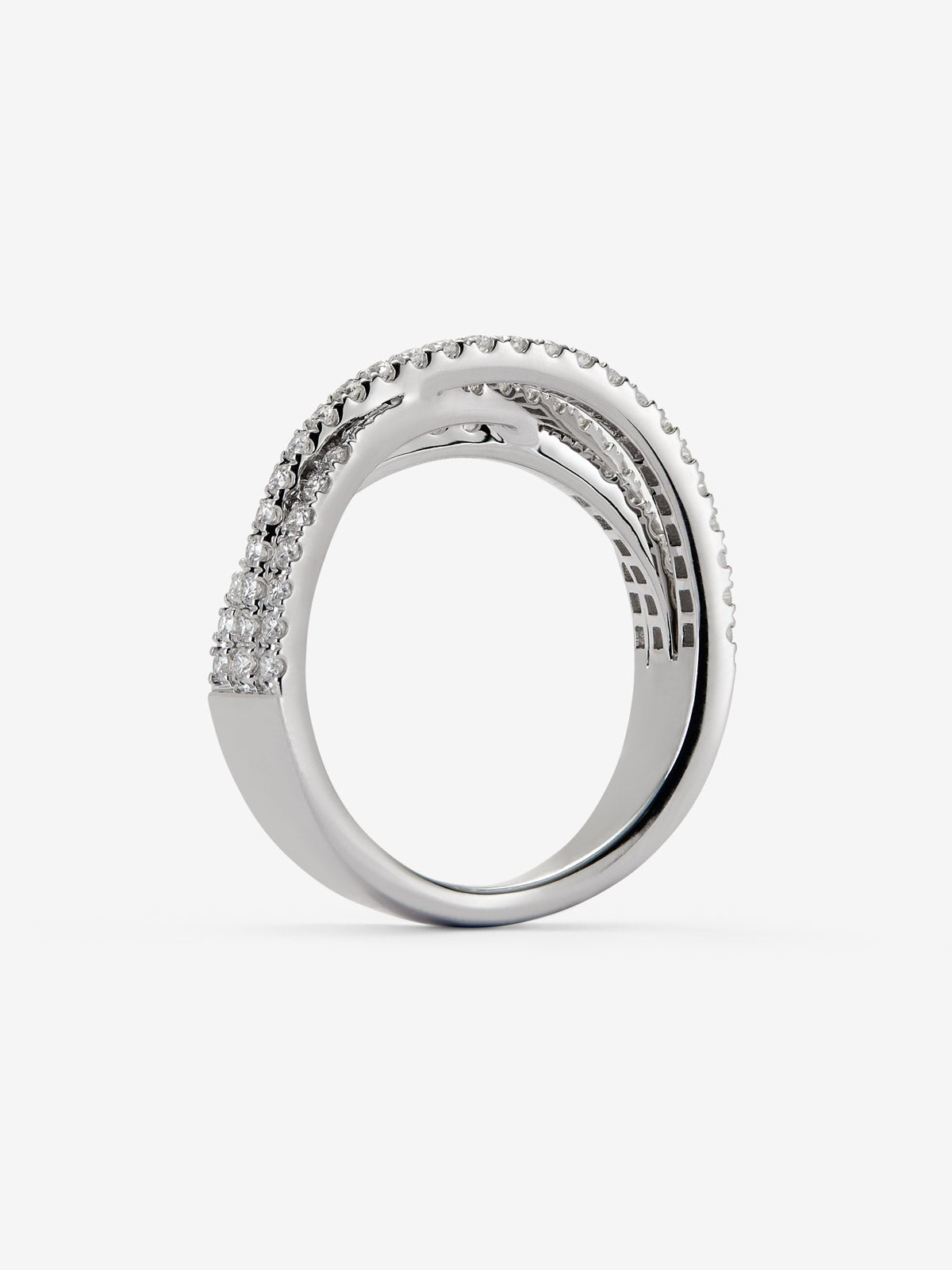 Anillo cruzado de oro blanco de 18K con diamantes en talla brillante con un total de 0,61 cts