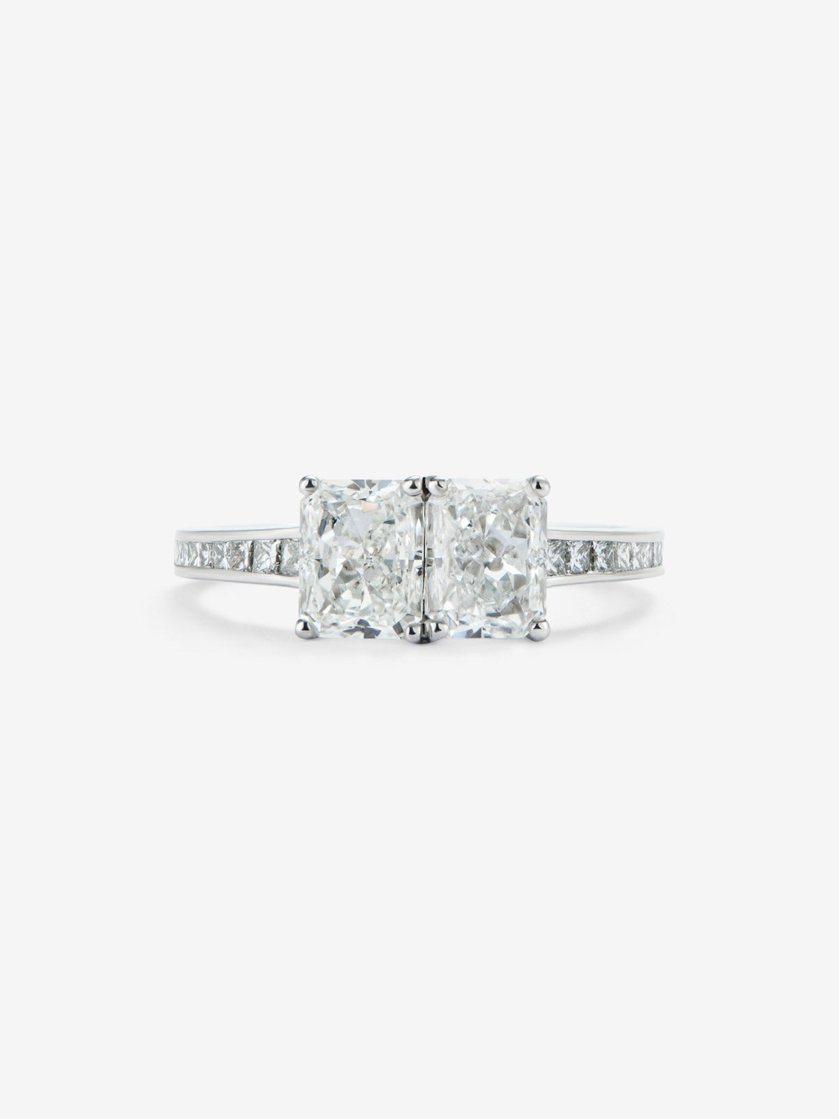 Anillo de Alta Joyería en oro blanco de 18K con diamantes