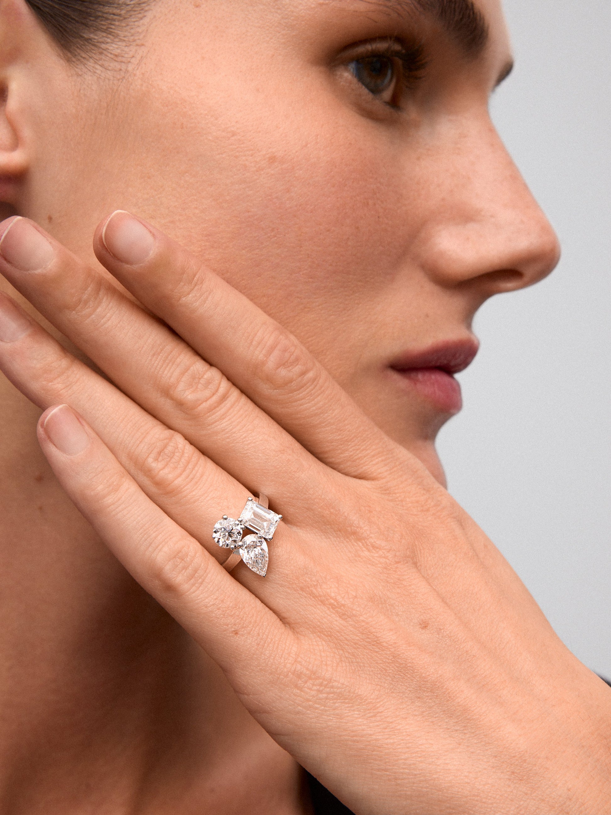 Anillo de Alta Joyería en oro blanco de 18K y diamantes