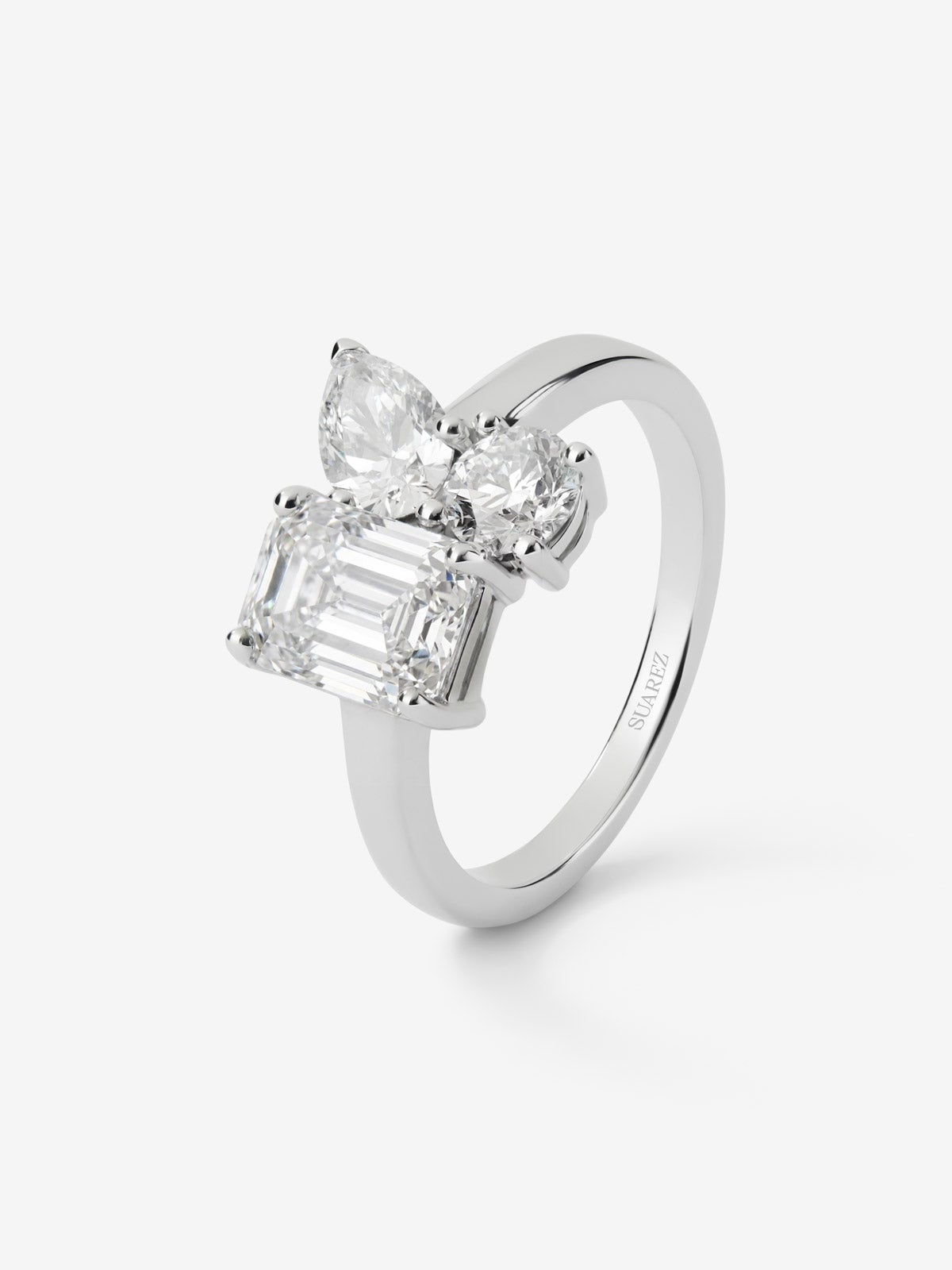 Anillo de Alta Joyería en oro blanco de 18K y diamantes