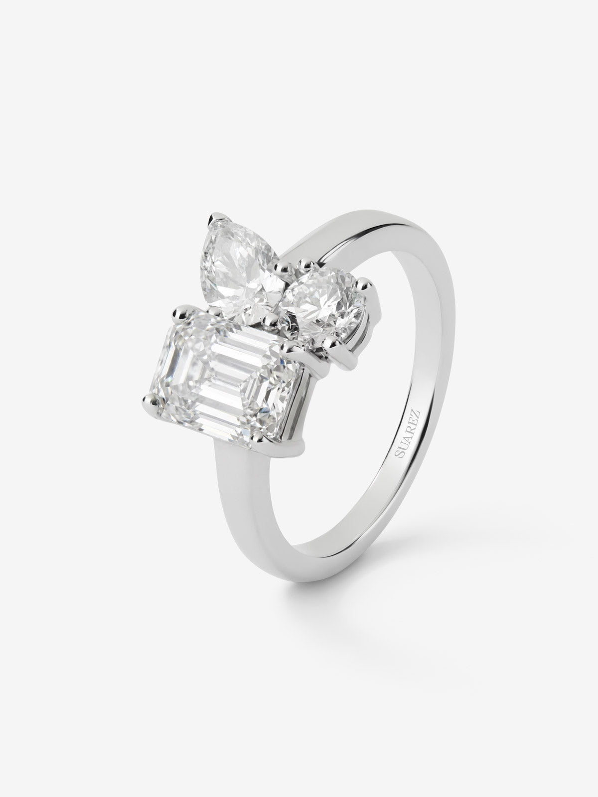 Anillo de Alta Joyería en oro blanco de 18K y diamantes