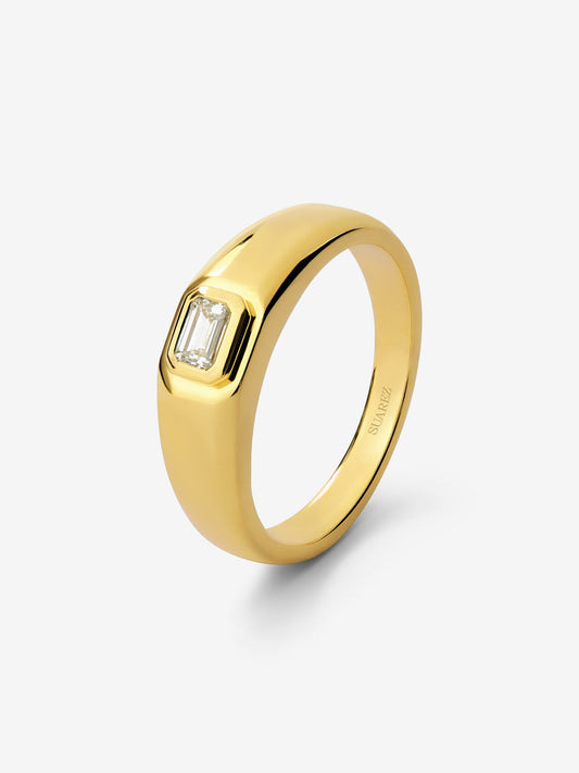 Anillo de oro amarillo de 18K con diamante en talla esmeralda de 1 ct