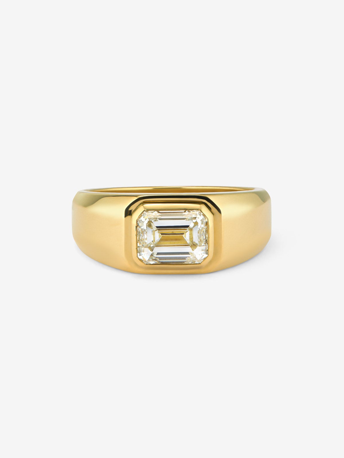Anillo de oro amarillo de 18K con diamante en talla esmeralda de 1,5 ct