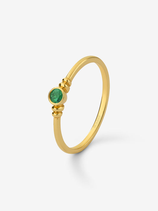 Anillo de oro amarillo de 18K con esmeralda en talla brillante de 0,12 cts
