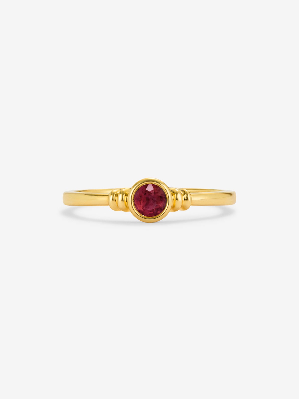 Anillo de oro amarillo de 18K con rubí en talla brillante de 0,12 cts