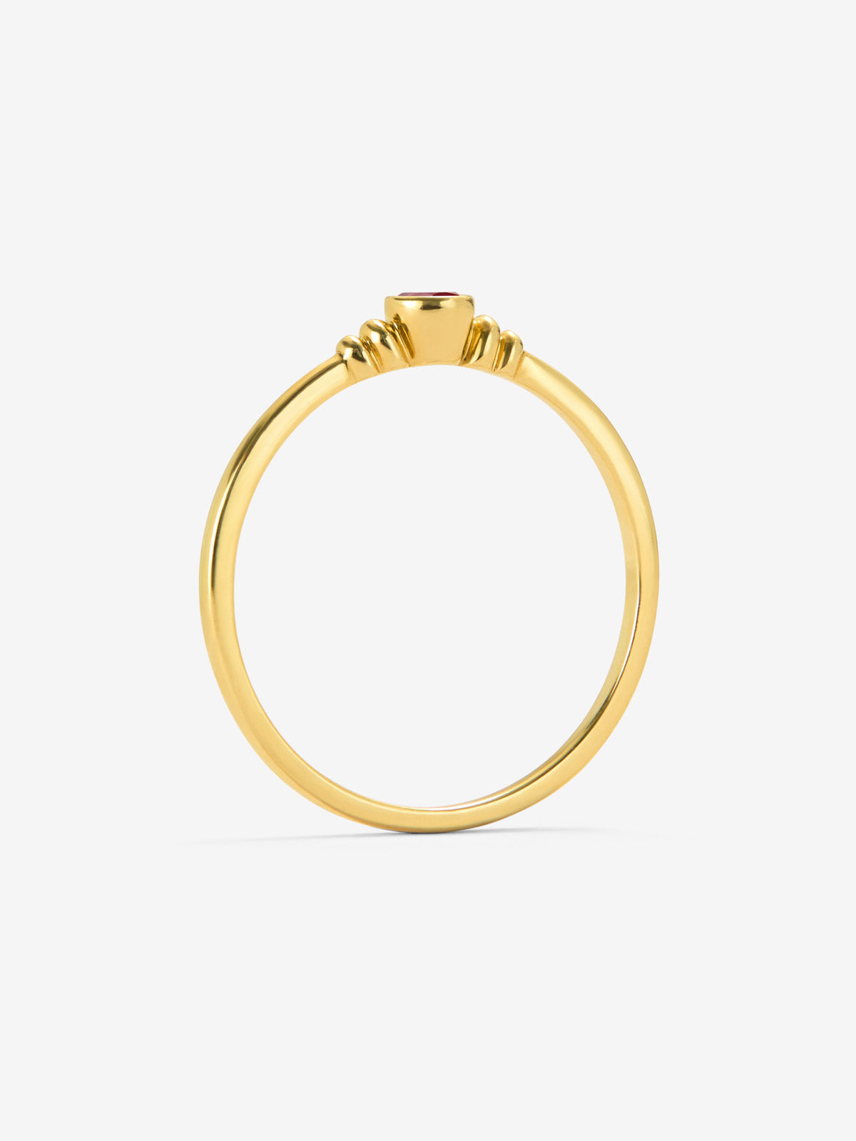 Anillo de oro amarillo de 18K con rubí en talla brillante de 0,12 cts