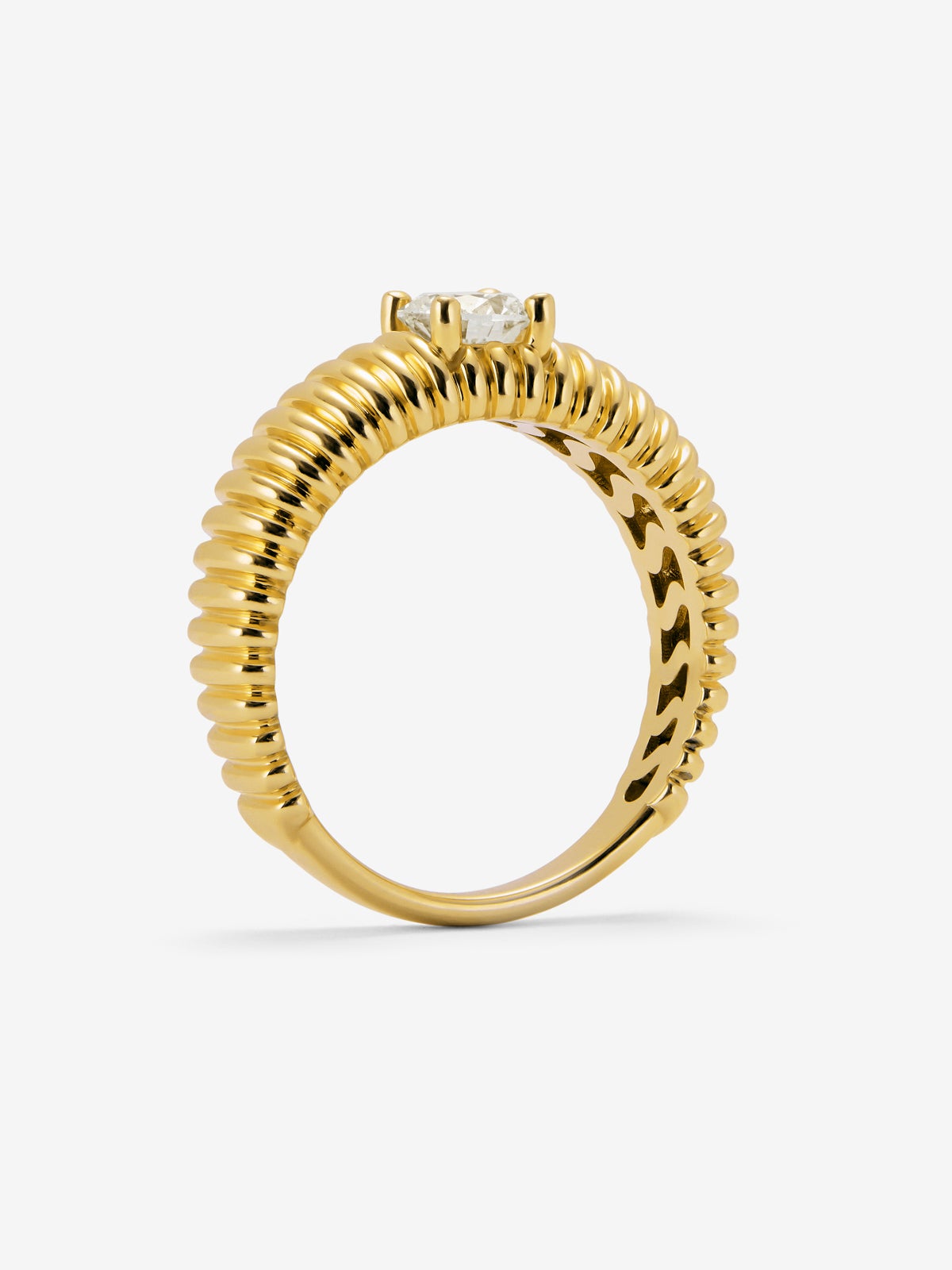 Anillo gallonado de oro amarillo de 18K con diamante en talla brillante de 0,5 cts