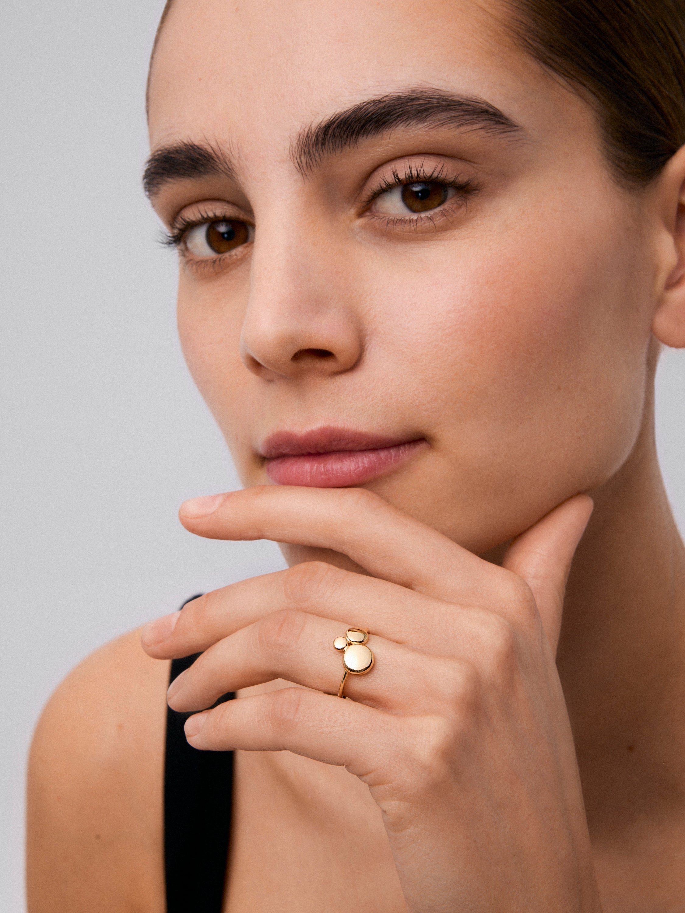 Anillo de oro amarillo de 18K con motivos de esferas