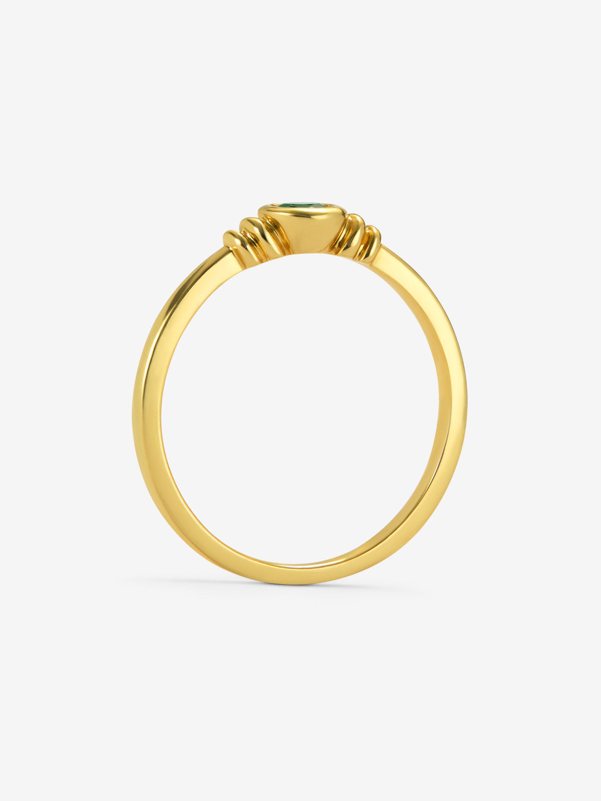 Anillo de oro amarillo de 18K con esmeralda en talla brillante de 0,15 cts