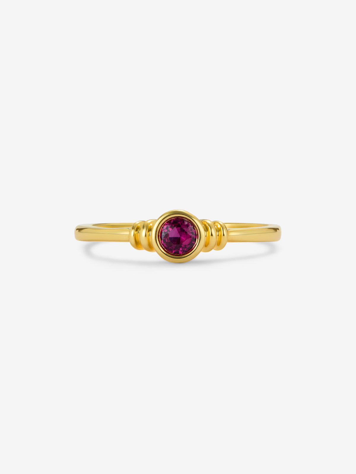 Anillo de oro amarillo de 18K con rubí rojo en talla brillante de 0,15 cts