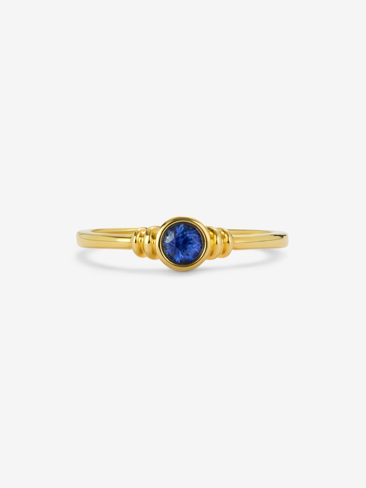 Anillo de oro amarillo de 18K con zafiro azul en talla brillante de 0,15 cts