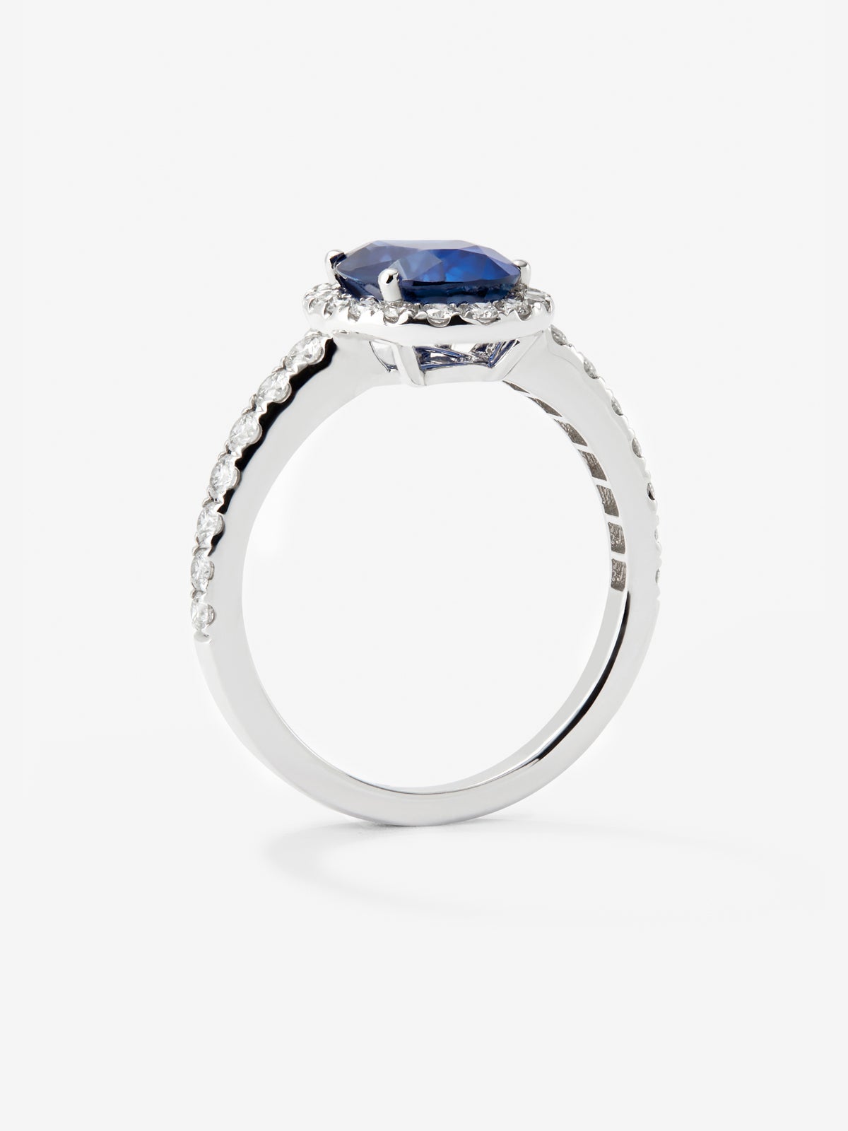 Anillo de oro blanco 18K con zafiro