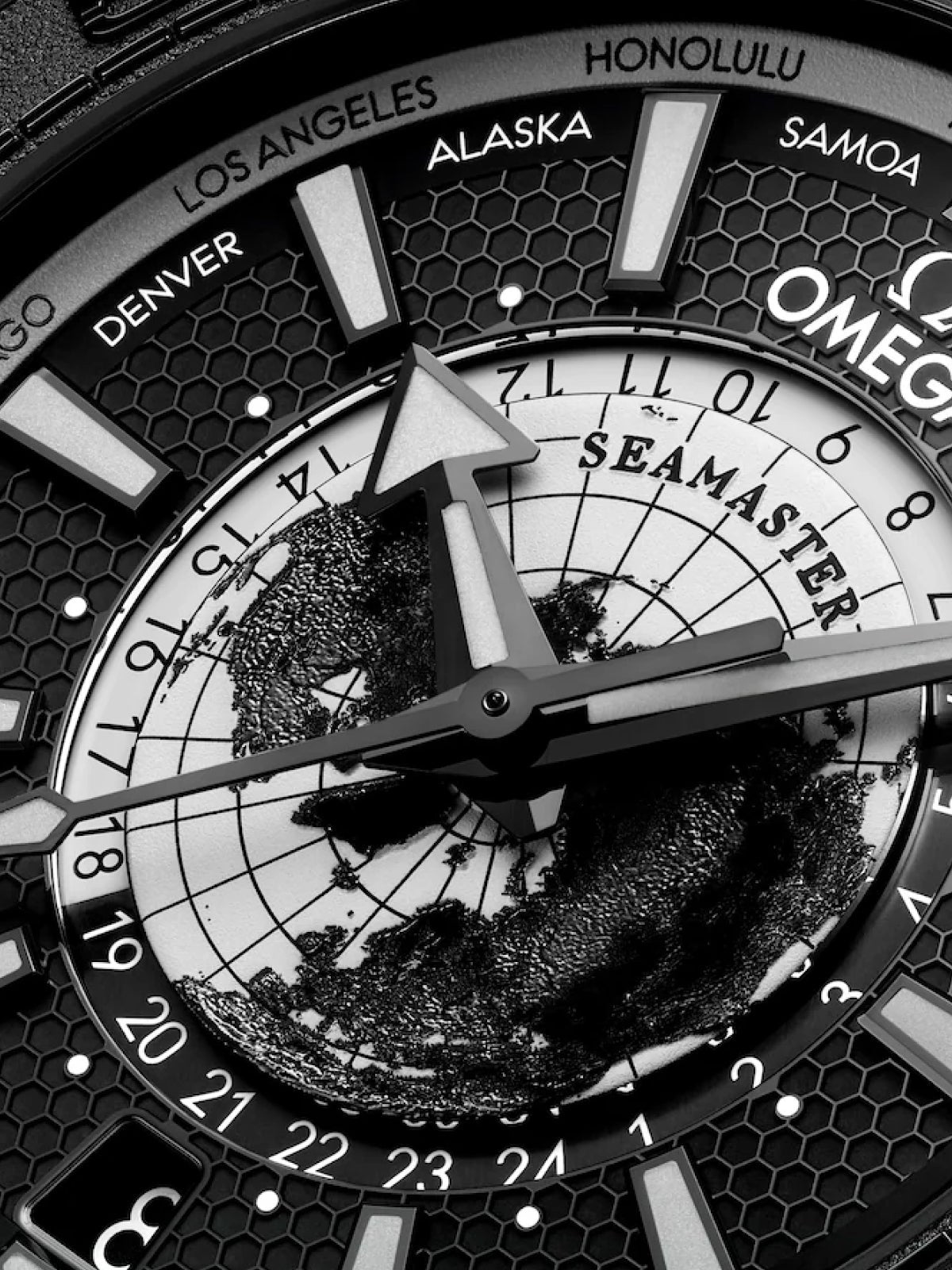 Seamaster Planet Ocean 600M - 45,5 mm, cerámica negra con pulsera de caucho