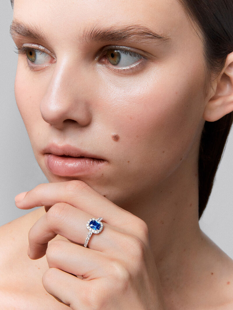 18K White Gold Ring with Royal Blue Sapp image number 1