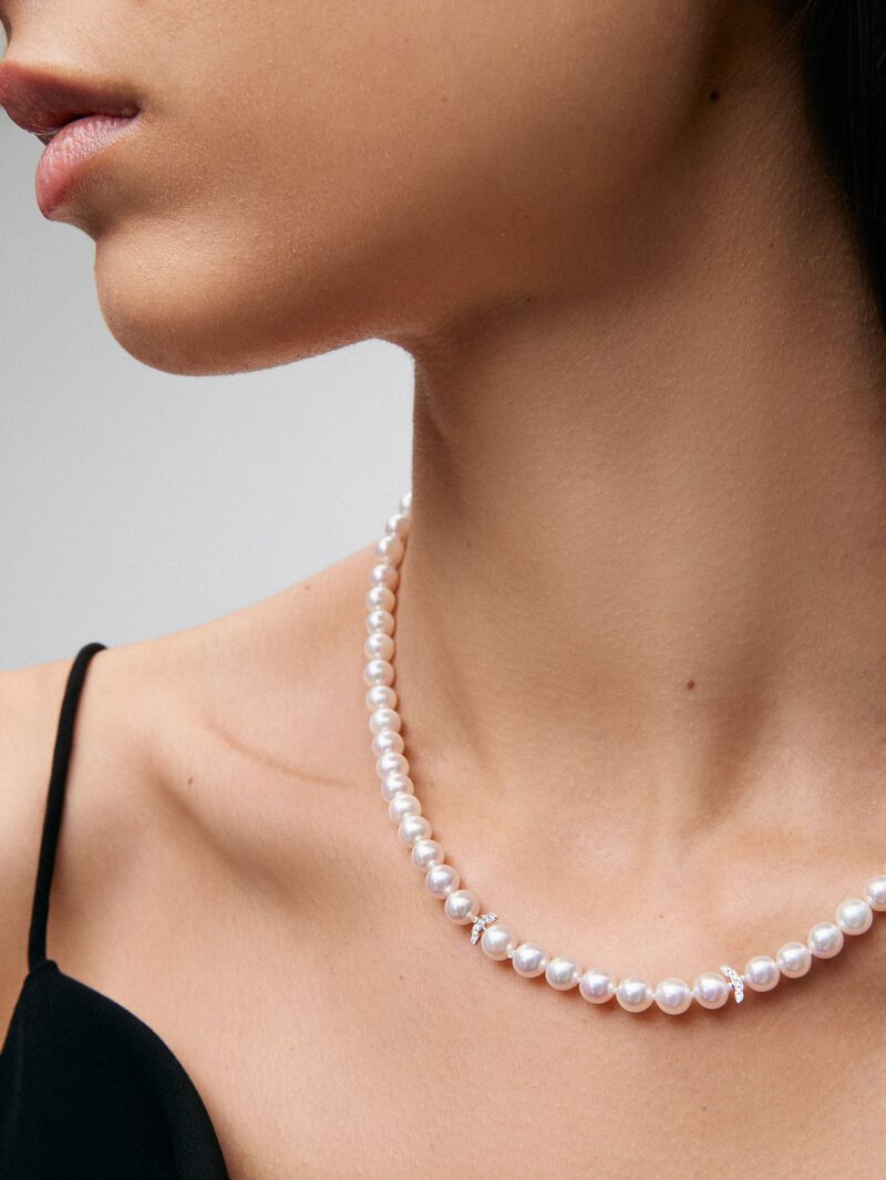 18K white gold necklace with akoya pearls image number 3