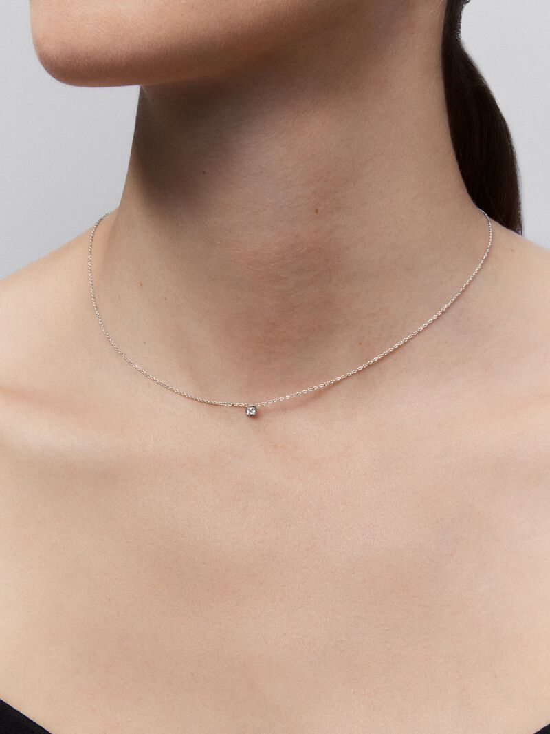 18K white gold chain pendant with solitary diamond image number 3