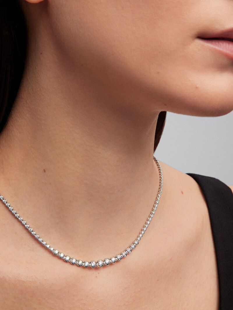 18K white gold rivière necklace with 132 brilliant-cut diamonds with a total of 4.9 cts image number 3
