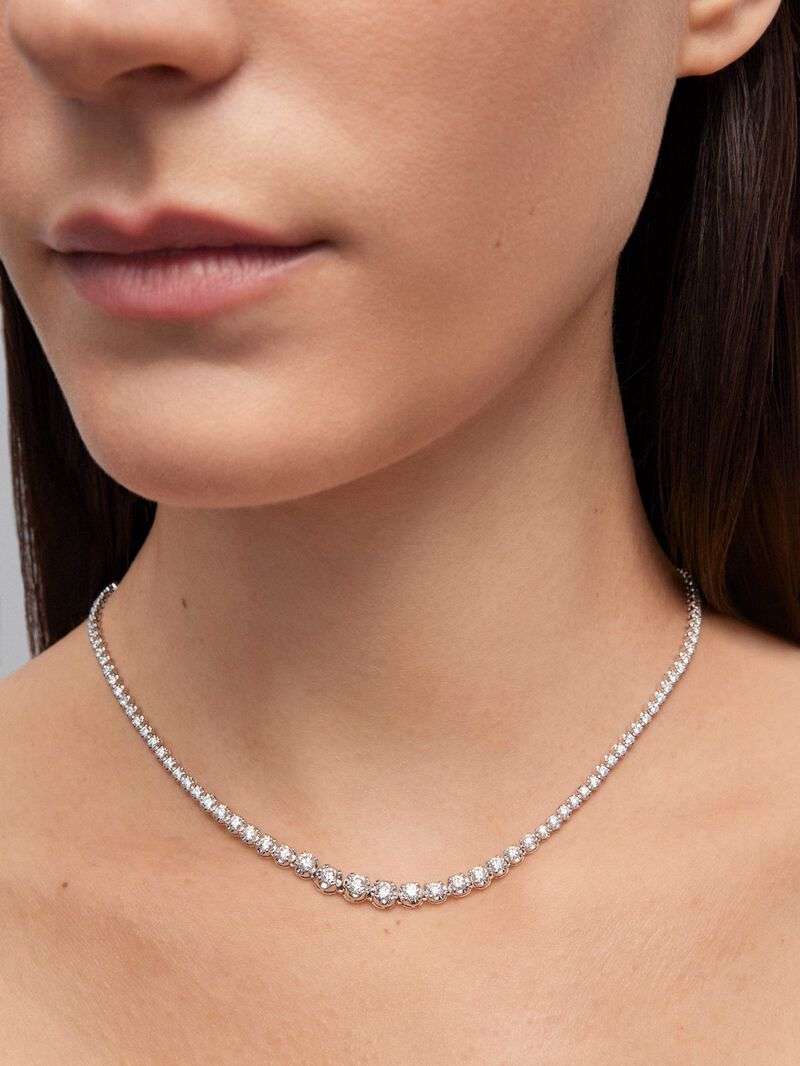 18K white gold rivière necklace with 126 brilliant-cut diamonds with a total of 6.71 cts image number 1