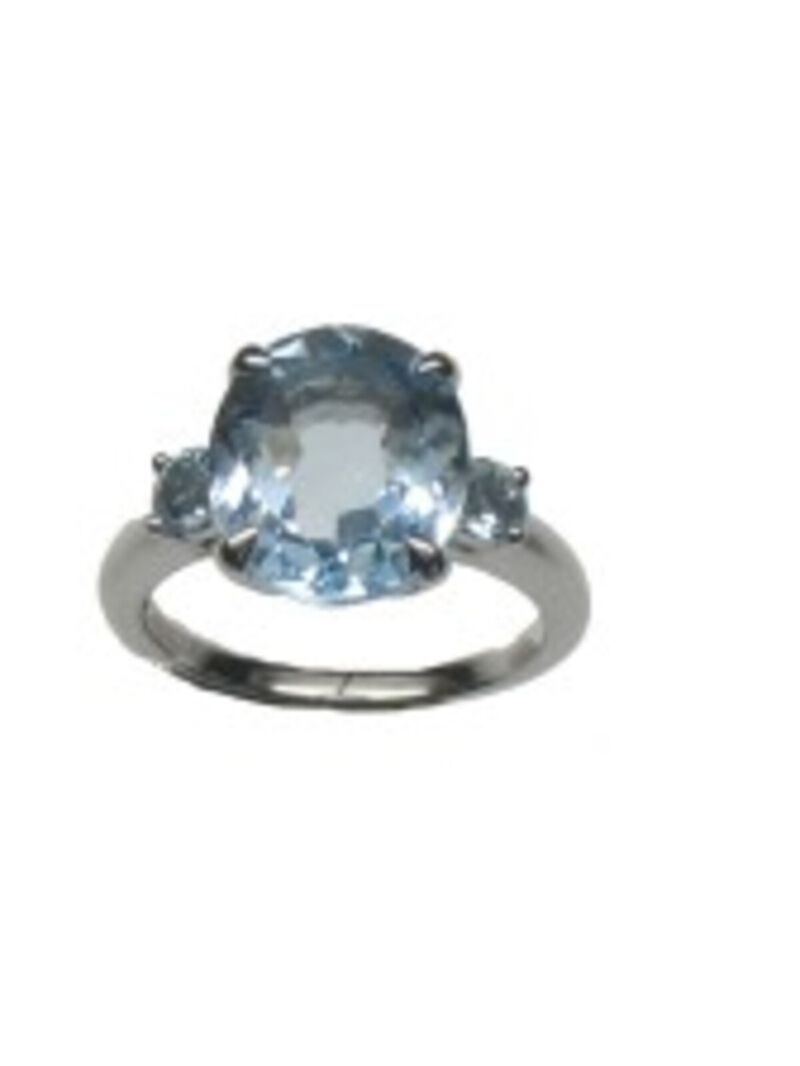 Sortija de plata con topacio azul sky en talla oval image number 0