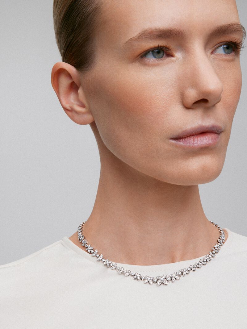 18K white gold necklace with 456 brilliant-cut diamonds with a total of 7.81 cts image number 1