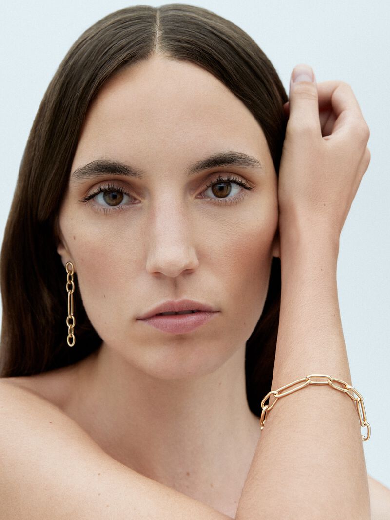 Medium link bracelet made of 18K yellow gold image number 2