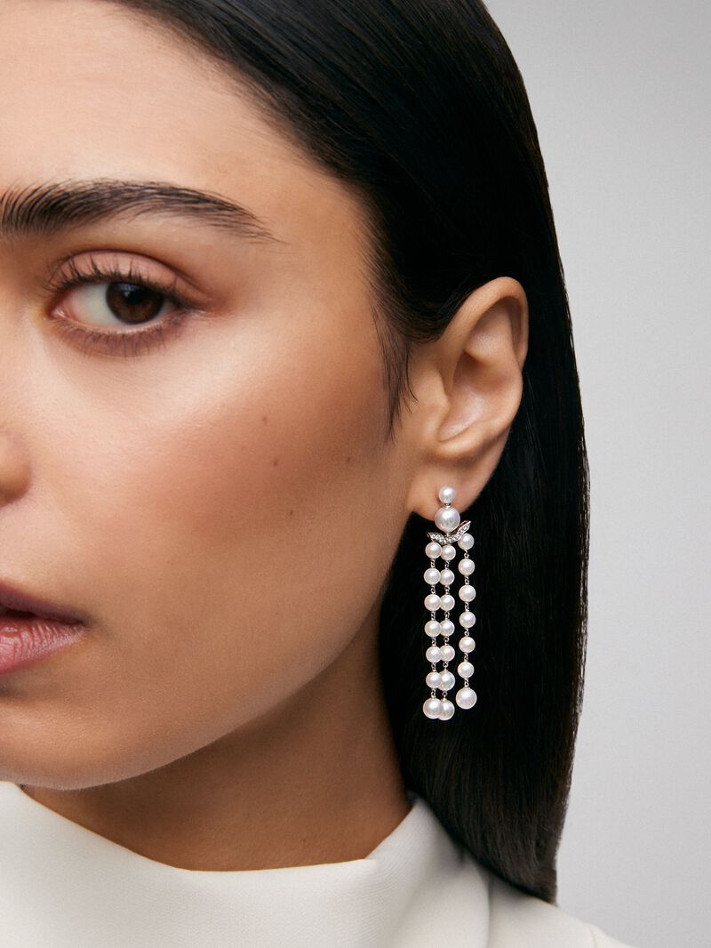 18k white gold earrings with diamonds and pearls image number 2