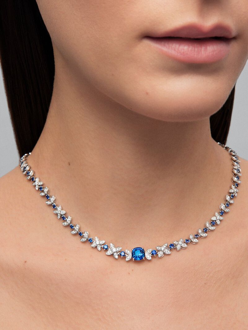 18K white gold necklace with a cushion-cut cornflower blue sapphire of 3.51 cts, 58 brilliant-cut blue sapphires with a total of 4.32 cts and 393 brilliant-cut diamonds with a total of 3.58 cts image number 1