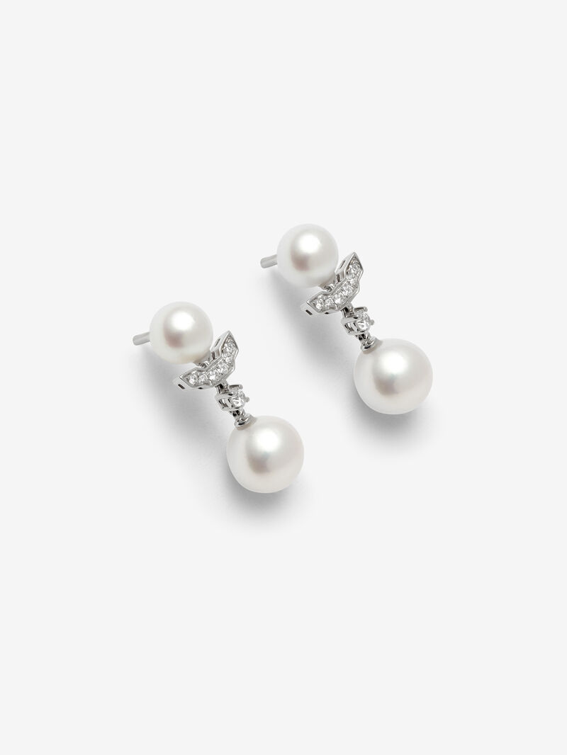 18K white gold earrings with 2 akoya pearls and 14 brilliant-cut diamonds with a total of 0.09 cts image number 2