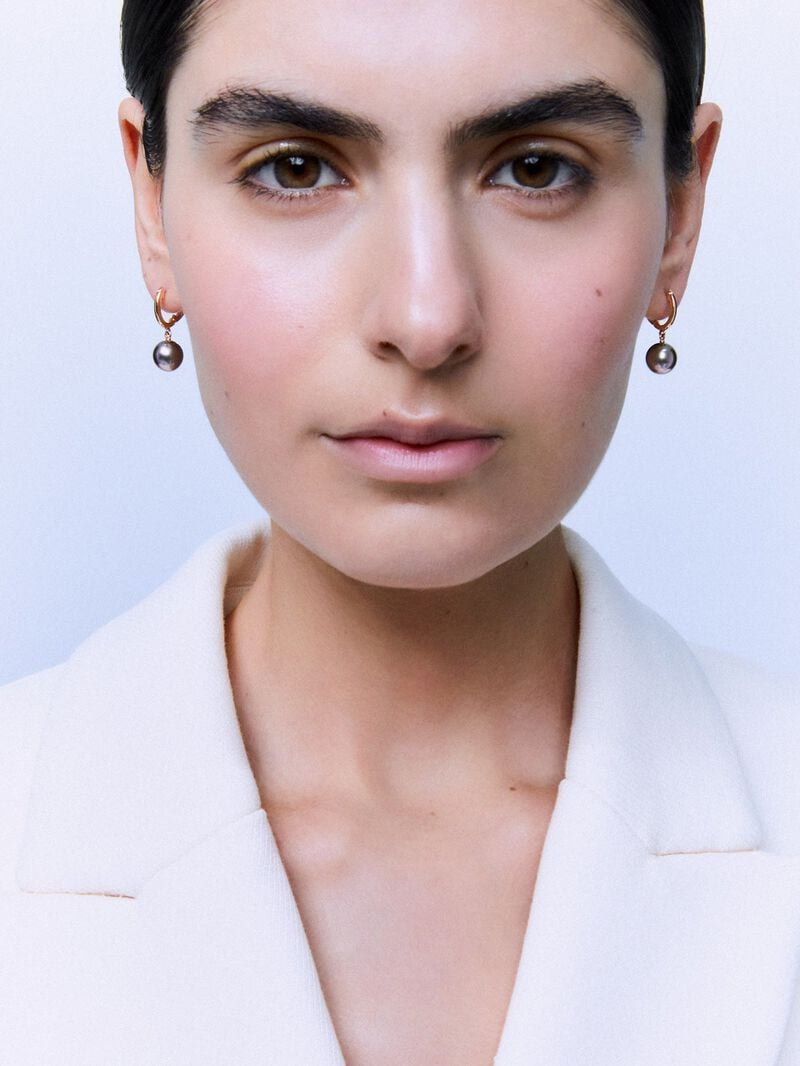 18k rose gold hoop earring with 9mm Tahitian pearl. image number 1