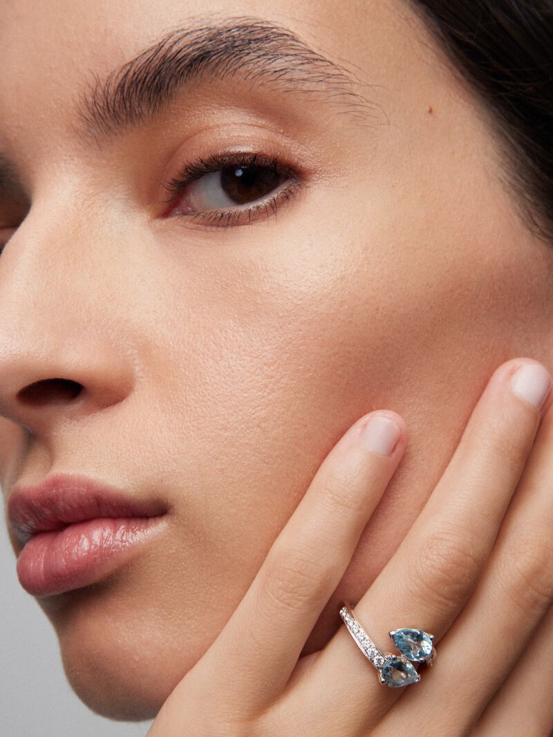 You and me ring in 18K white gold with 2 pear-cut blue aquamarines with a total of 1.81 cts and 18 brilliant-cut diamonds with a total of 0.22 cts image number 1