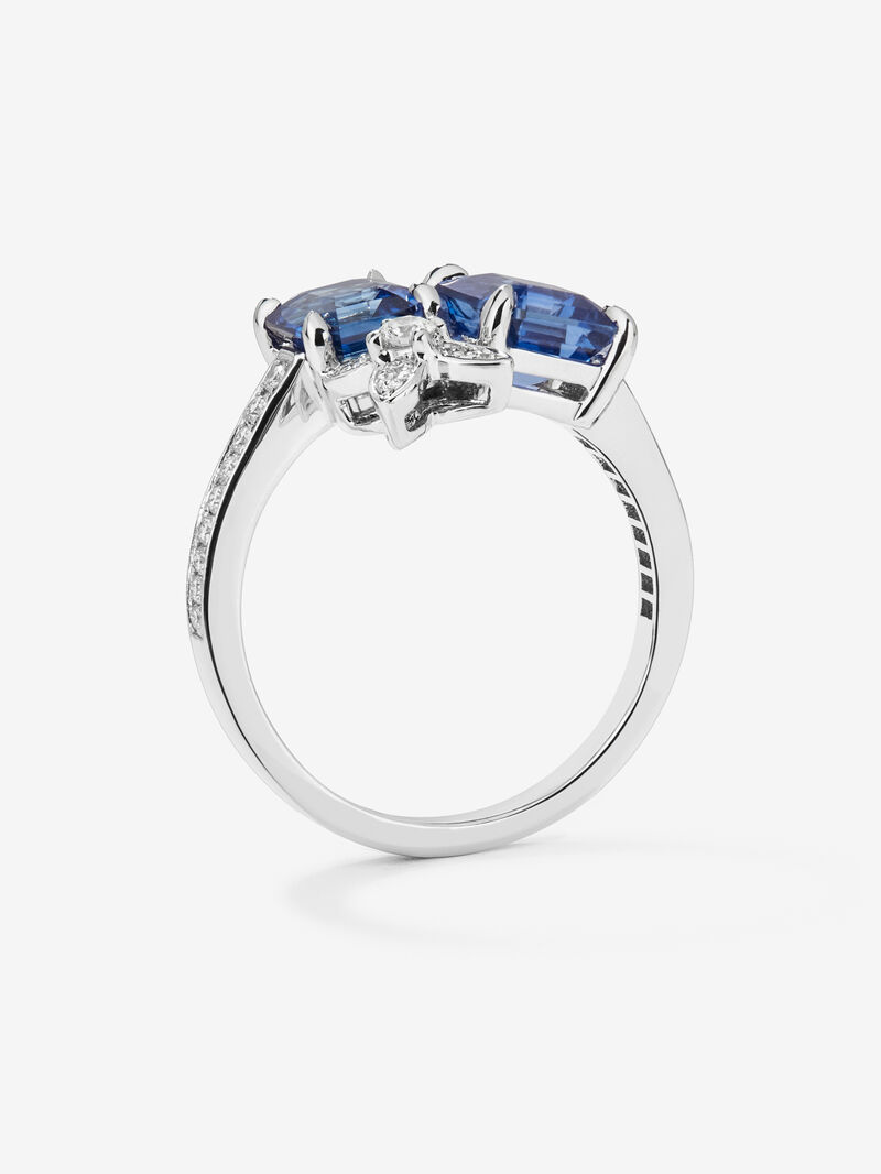 18K white gold ring with 2 octagonal-cut blue sapphires with a total of 1.09 cts and 17 brilliant-cut diamonds with a total of 0.16 cts image number 4