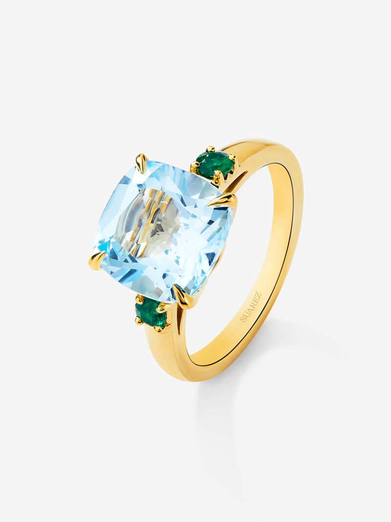 18K yellow gold triple ring with 4.88 ct cushion-cut sky blue topaz and 2 brilliant-cut green emeralds image number 0