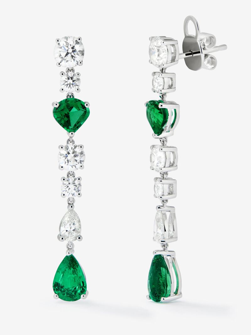 18K white gold pending with green emeralds in pear size of 3.3 cts and white and bright white diamonds of 2.15 cts image number 0