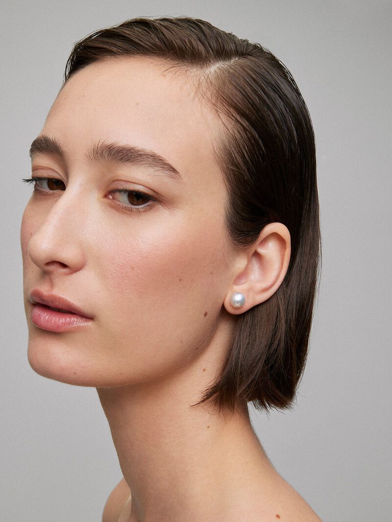 18k rose gold button earring with 9.5mm Australian pearl. image number 1