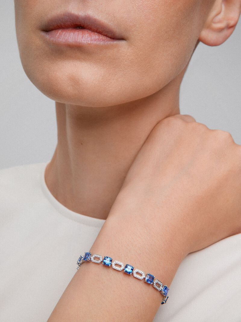 18K White Gold Bracelet with blue sapphiros in octagonal size of 9.37 cts and white diamonds in bright size of 0.69 cts image number 1