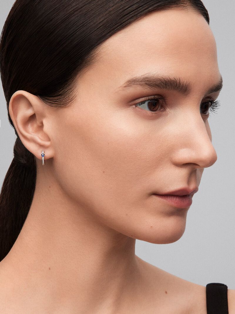 18K white gold hoop earrings with 2 brilliant-cut blue sapphires with a total of 0.15 cts and 26 brilliant-cut diamonds with a total of 0.1 cts image number 1
