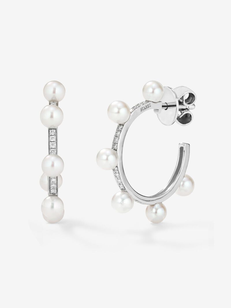 18k white gold hoop earrings with 4mm Akoya pearls image number 0