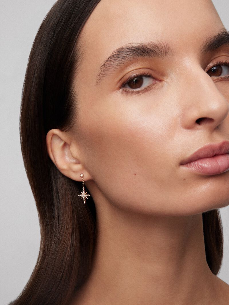 18kt rose gold earrings with diamonds image number 1