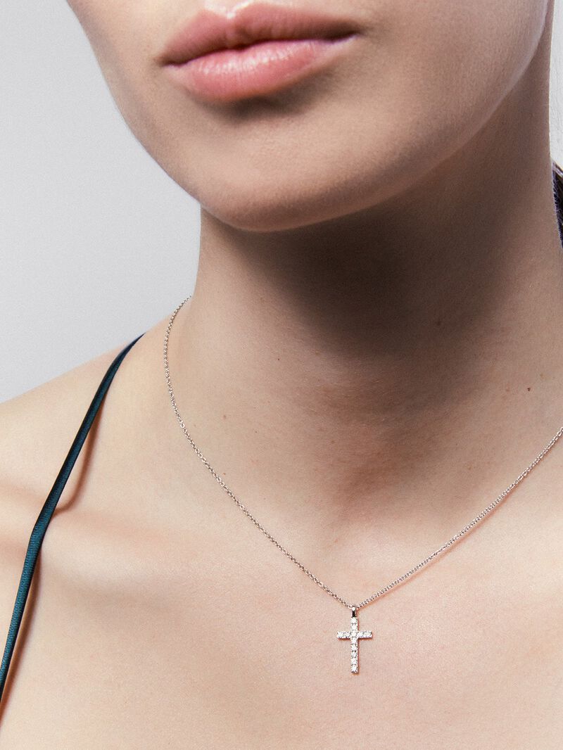 18K white gold cross pendant chain with diamonds image number 3
