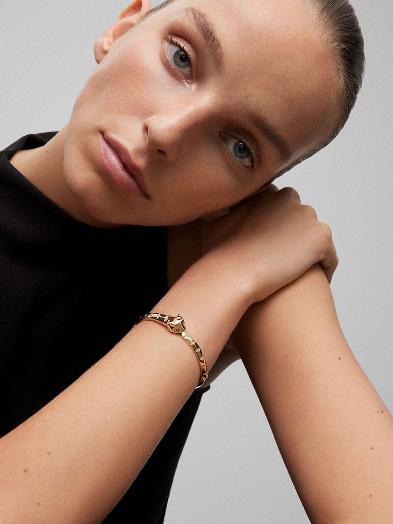 Rigid 18K yellow gold bracelet with 61 brilliant-cut diamonds with a total of 0.23 cts and a tiger shape image number 3