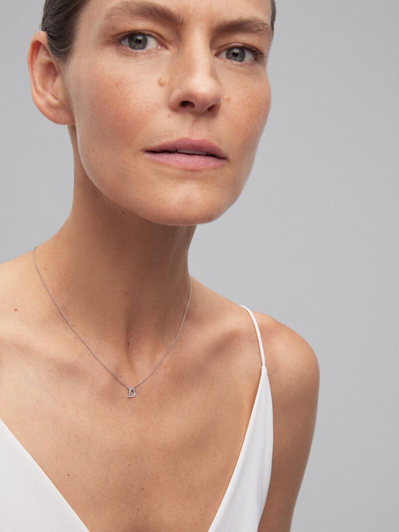 18K white gold pendant with letter D and 14 brilliant-cut diamonds with a total of 0.041 cts image number 1