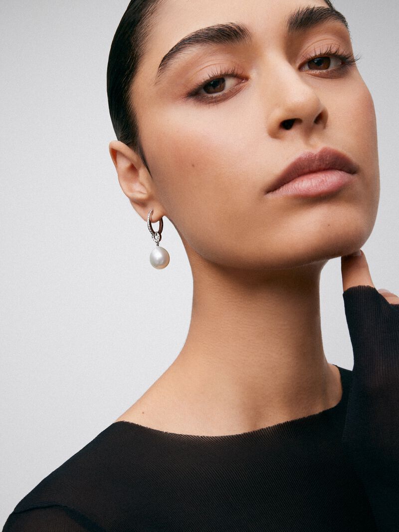 18K white gold earrings with 38 brilliant-cut diamonds with a total of 0.37 cts and 2 11.5mm Australian pearls image number 3