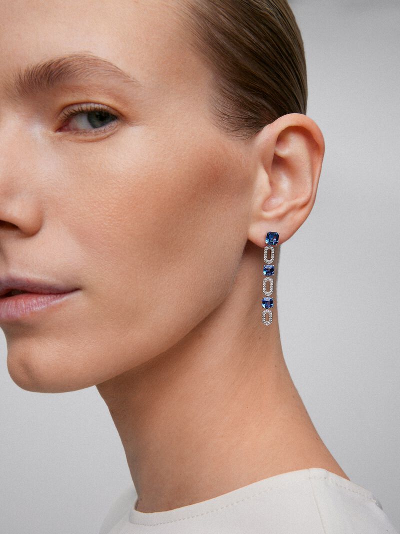 18K white gold earrings with blue zafiros in octagonal size 5.32 cts and white diamonds in bright 0.32 cts image number 3