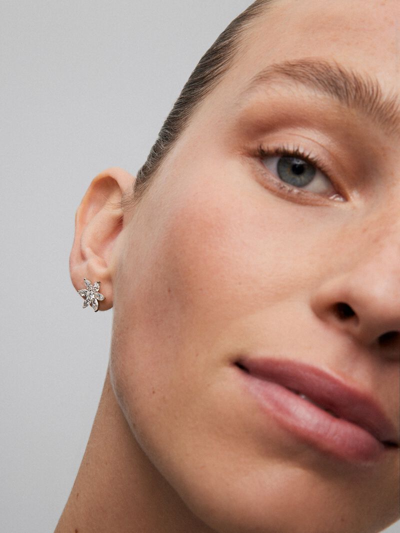 18K white gold earrings with 2 brilliant-cut diamonds with a total of 0.35 cts and 12 marquise-cut diamonds with a total of 1.9 cts image number 1