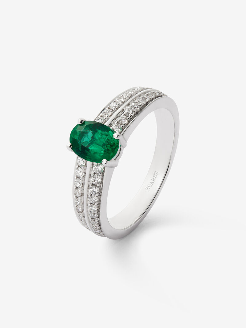 18K white gold ring with oval-cut emerald of 0.74 cts and 40 brilliant-cut diamonds with a total of 0.19 cts image number 0